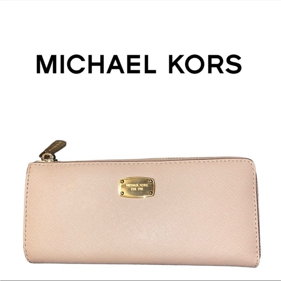 Michael Kors Handbags - ☀️☀️NWOT Michael Kors Jet Set Travel Large Saffiano Leather Quarter-Zip Wallet